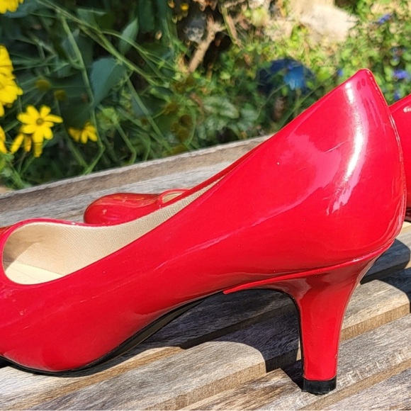 Life Stride Red Patent Heels - Picture 4 of 5